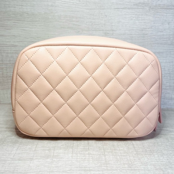 Chanel 24C Medium Curvy Cosmetic Pouch Case Quilted Light Pink Caviar Brand New - Picture 4 of 10